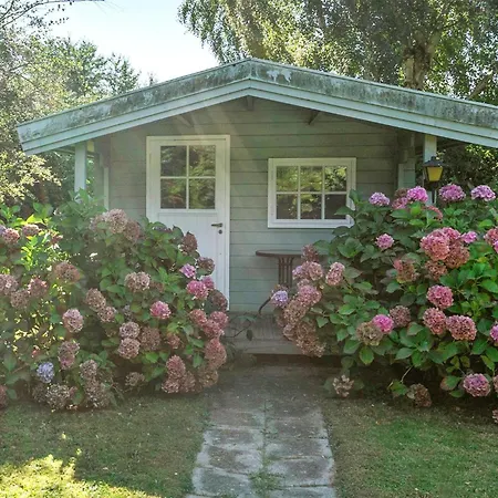 3 Bedroom Cozy In Feriehus Mern
